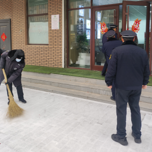 南村执法中队以雪为令，扫雪除冰齐上阵！