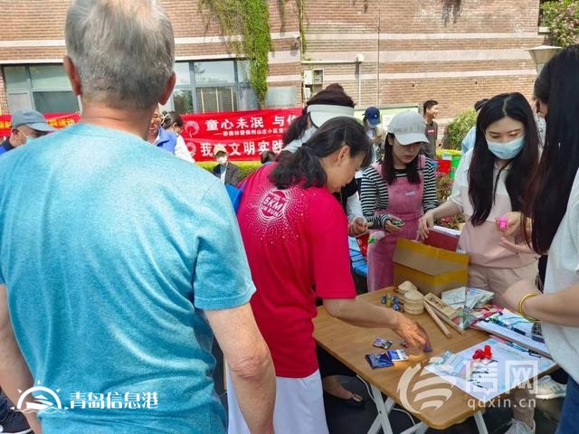 “金心金意”便民大集巧遇“六一” 居民在活动中找寻童年回忆