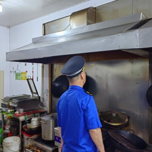 严查“油烟气”，抓实餐饮油烟执法检查！