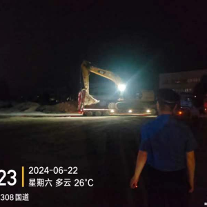 李园街道综合行政执法中队：强化夜间巡查 守护市容秩序