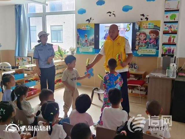 信新相映走进智慧熊幼儿园 让孩子们在愉快中学习交通安全知识