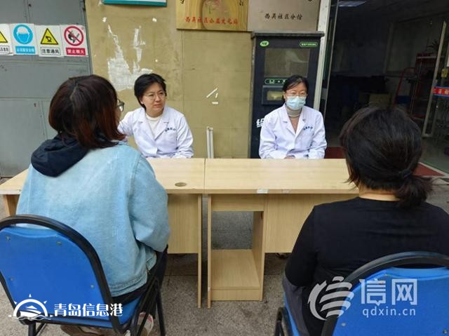 “一对一”为居民把脉问诊 信新相映携手海慈专家服务团走进社区
