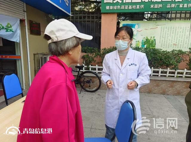 “一对一”为居民把脉问诊 信新相映携手海慈专家服务团走进社区