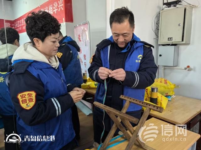 ​信新相映便民服务大集走进营子社区 磨刀再添一位“实力干将”