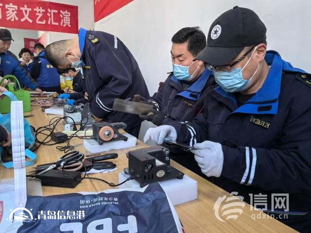 ​信新相映便民服务大集走进营子社区 磨刀再添一位“实力干将”