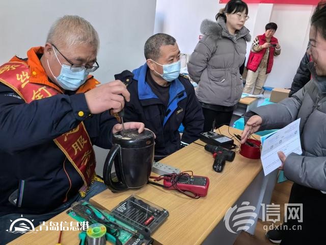 ​信新相映便民服务大集走进营子社区 磨刀再添一位“实力干将”