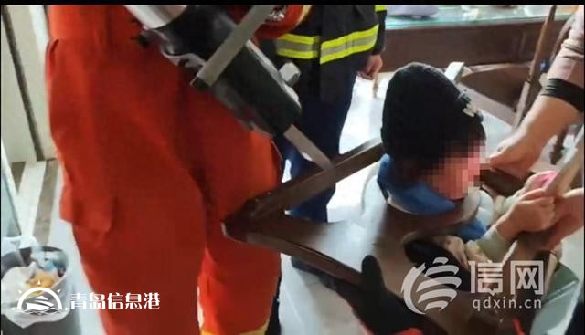 幼童头部被卡椅背 莱西消防破拆脱险