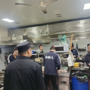 同和中队：油烟治理有力度,执法服务有温度