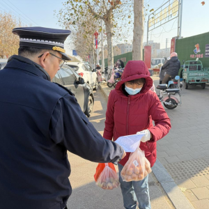 “信用+”普法宣传进街头 宪法精神入人心