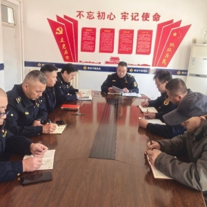 凤台中队：弘扬雷锋精神 展现党员风采