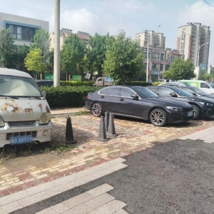 凤台中队 整治挡车柱 出行更顺畅