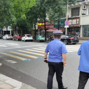 平度市东阁街道执法中队向违规倾倒建筑垃圾“亮剑”