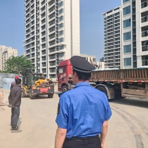 同和中队：严控工地扬尘污染,守护清新居住环境